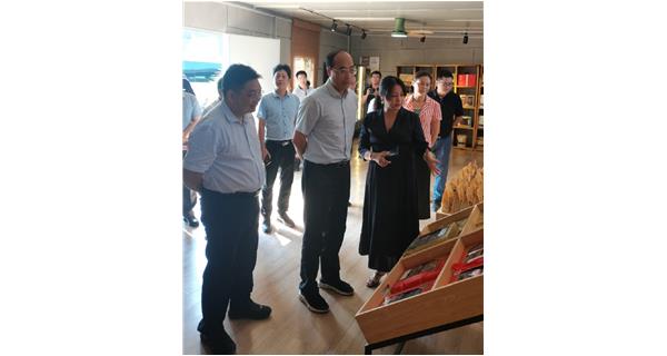 梧州市委副書記張惠強率隊來到公司食用菌基地調研，了解農業產業發展情況